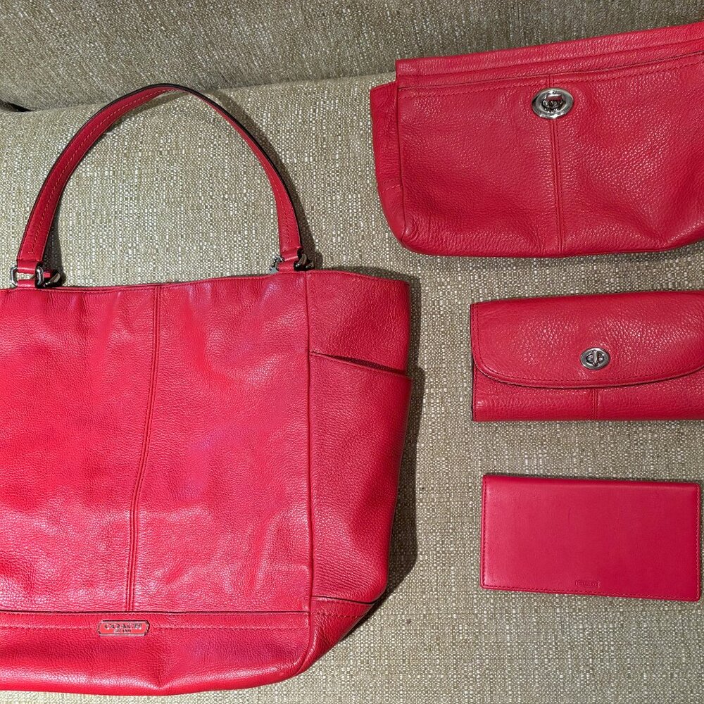 *VINTAGE*  COACH North South Tote (#F23662) with matching Coach accessories